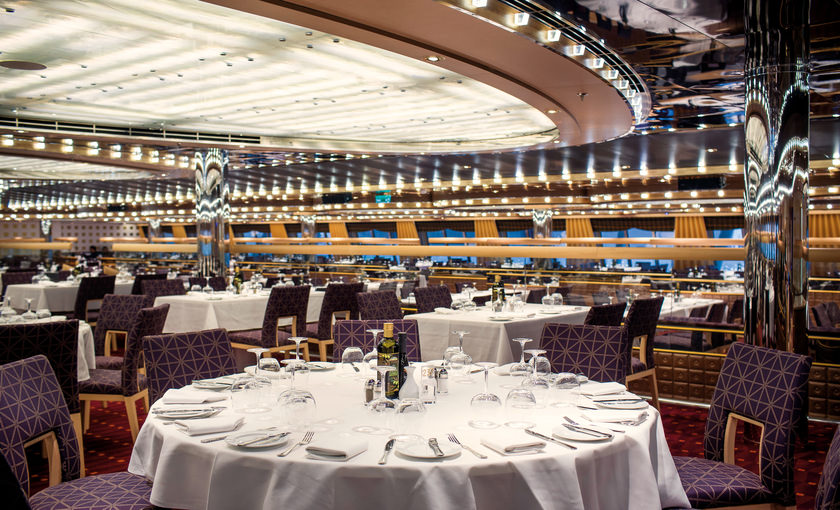Hoofdrestaurant aan boord van een Costa Cruise