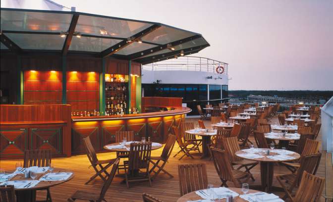 Bar op het dek van Celebrity Infinity