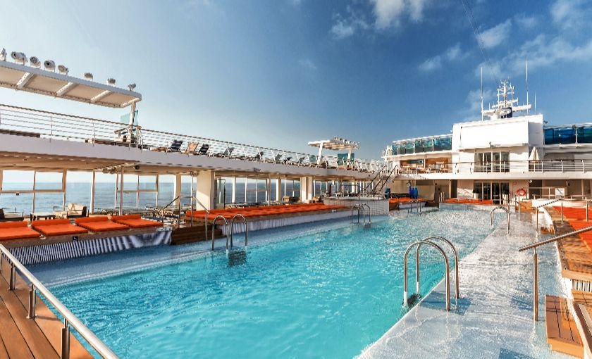 Mein Schiff 4 buitenzwembad