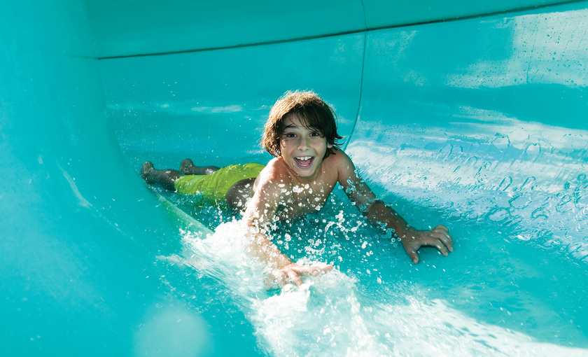 Een kind in de glijbaan op de Carnival Triumph van Carnival Cruise Line