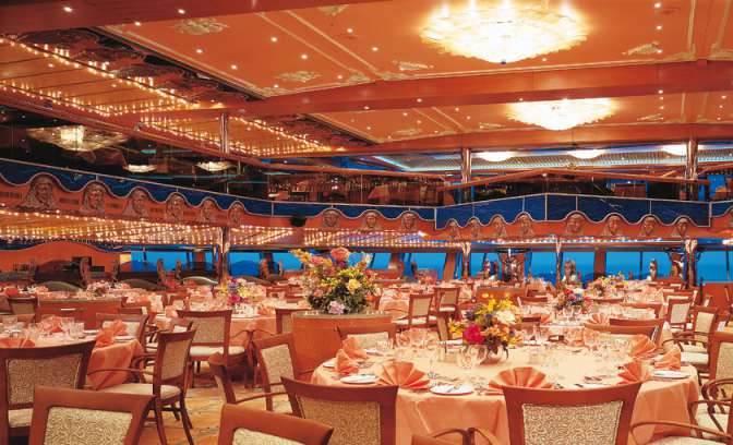 Restaurant van cruiseschip Carnival Victory