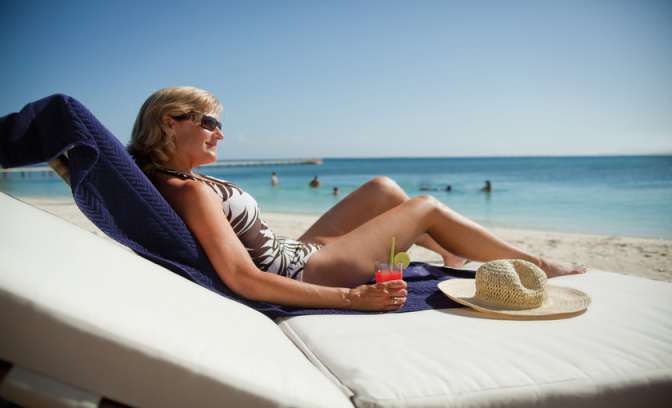 Zonnen op het strand met rederij Carnival