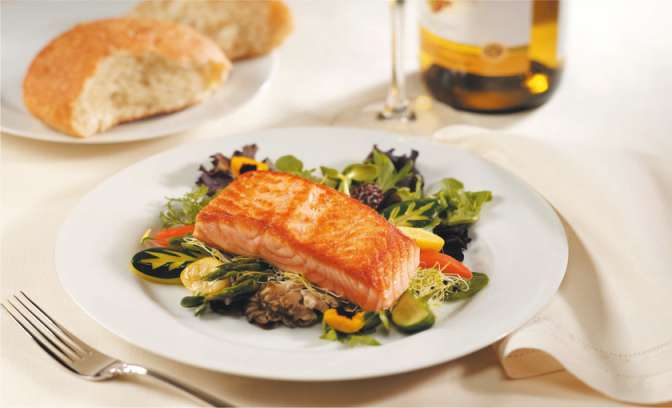 Een stukje zalm op de Diamond Princess van Princess Cruises